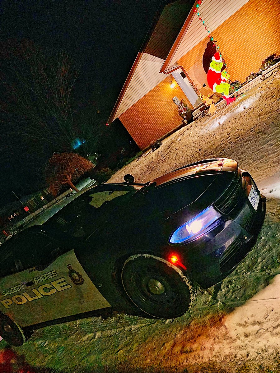 SSPSofficial's tweet image. Officers responded to a Theft in progress at a home in Port Elgin tonight. #ssps2021 #yourameanonemrgrinch