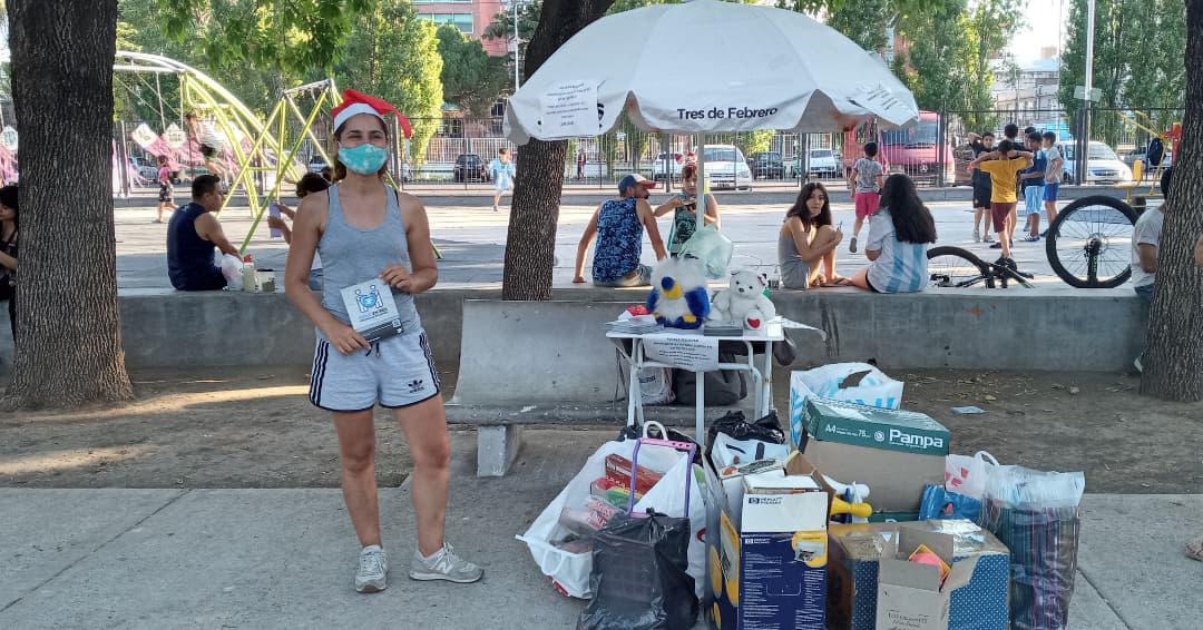3framos's tweet photo. Hoy con el equipo de #3FDonáEnRed juntamos un montón de juguetes en la Plaza de la Unidad Nacional de #Caseros.

Ahora en Navidad podremos hacer feliz a chicos que asisten a comedores y merenderos de #TresDeFebrero. https://t.co/Le90WZDiLl
