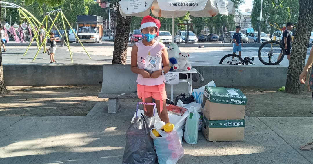 3framos's tweet photo. Hoy con el equipo de #3FDonáEnRed juntamos un montón de juguetes en la Plaza de la Unidad Nacional de #Caseros.

Ahora en Navidad podremos hacer feliz a chicos que asisten a comedores y merenderos de #TresDeFebrero. https://t.co/Le90WZDiLl