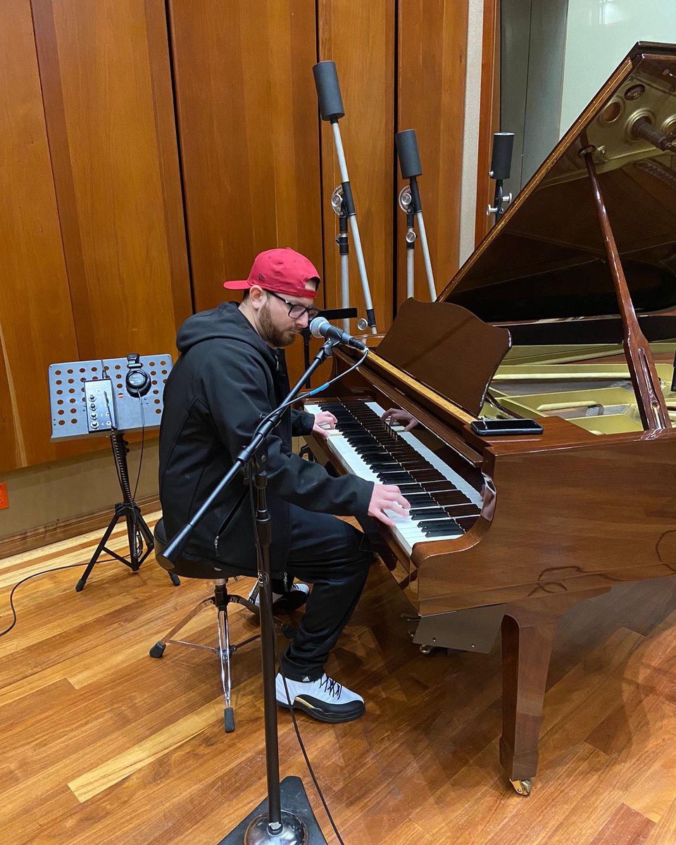 StratVallejo's tweet photo. Que bonito piano en #VictoriaRecords https://t.co/hRpvvL6bOr