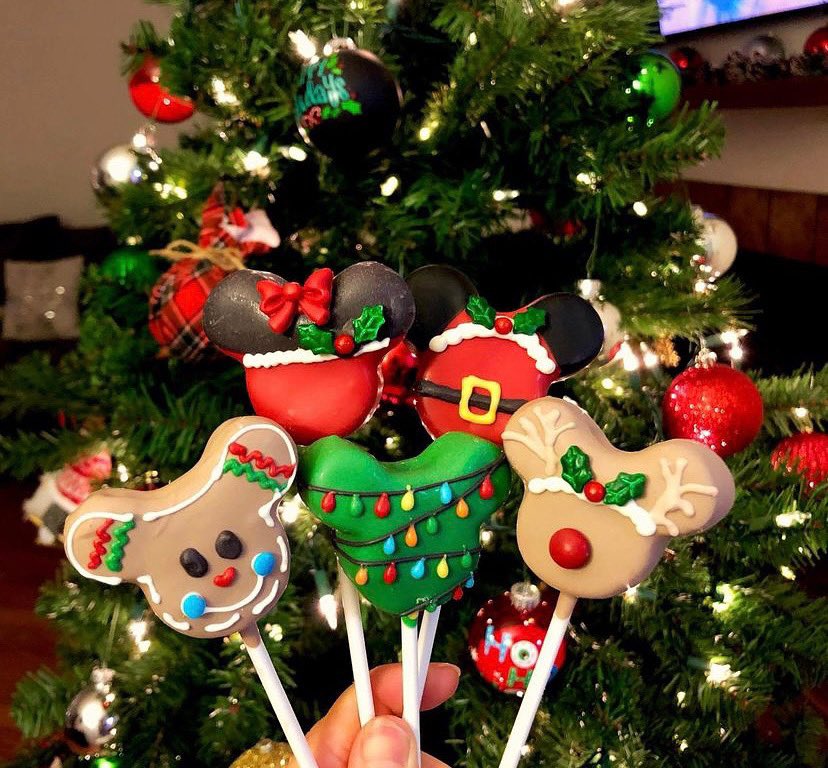 Daliascakepops's tweet photo. Disney Christmas cakepops will be sold at Floradonnas Cakery on the Blvd tomorrow!! Don’t miss out 😍🎄 https://t.co/XXgrbd9yLm