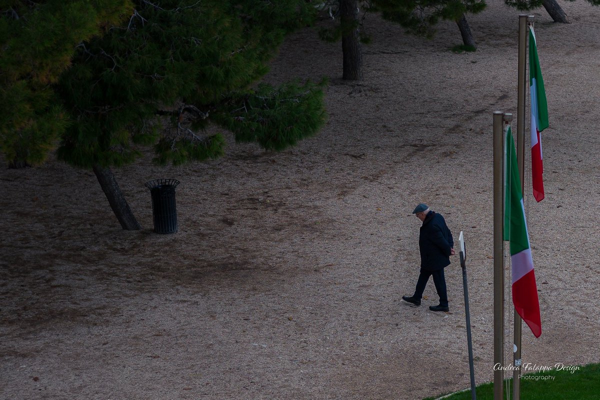 Una foto da mille interpretazioni.
Voi che ne pensate?
#streetphotography #photography #Italia