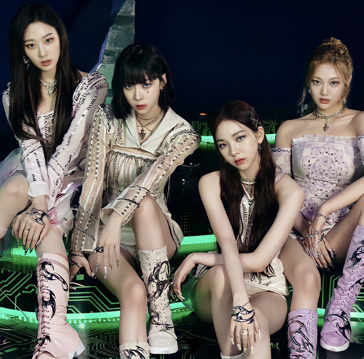 aespresso_SM's tweet photo. In a survey with 31 entertainment industry executives, #aespa was selected as the best rookie of the year

According to them, aespa established themselves as one of the most popular and influential groups of 2021 + played a huge role in introducing the metaverse concept to the GP https://t.co/YU8DjVKWPD