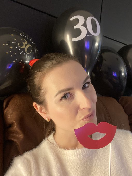 Hey guys ❣️ after my B-Day party you can enjoy 2 new videos on my page ❣️ one is BJ and one is with my