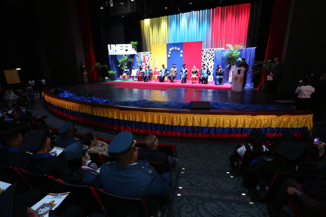 (EN FOTOS) Gobernadora <a href="/Soykarinacarpio/">Karina Carpio</a> presidió acto de grado de 135 nuevos profesionales de la Unefa.