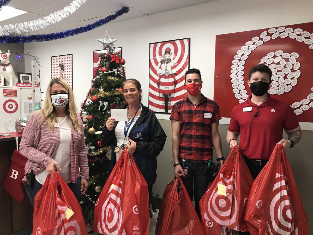 BriceMedcalf's tweet photo. #T1967 is so humbled to be able to give back to our local community! We are grateful to have #BoysandGirlsClubTampaBay as a partner to help make this a reality for deserving families!
#Target #TargetTrinity #TargetGivesBack https://t.co/iXXuDyFZhi