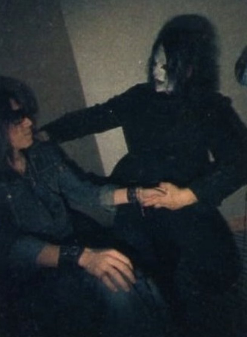 Happy birthday Die from   here is the man with James Root, Chino Moreno, & Jonathan Davis!!! 
