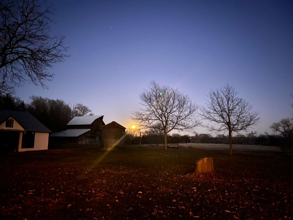 kleebstead's tweet photo. The moon is full out at the @kleebstead. Come stay with us: https://t.co/zOtSZ5h3na https://t.co/Pxjsn84aCC