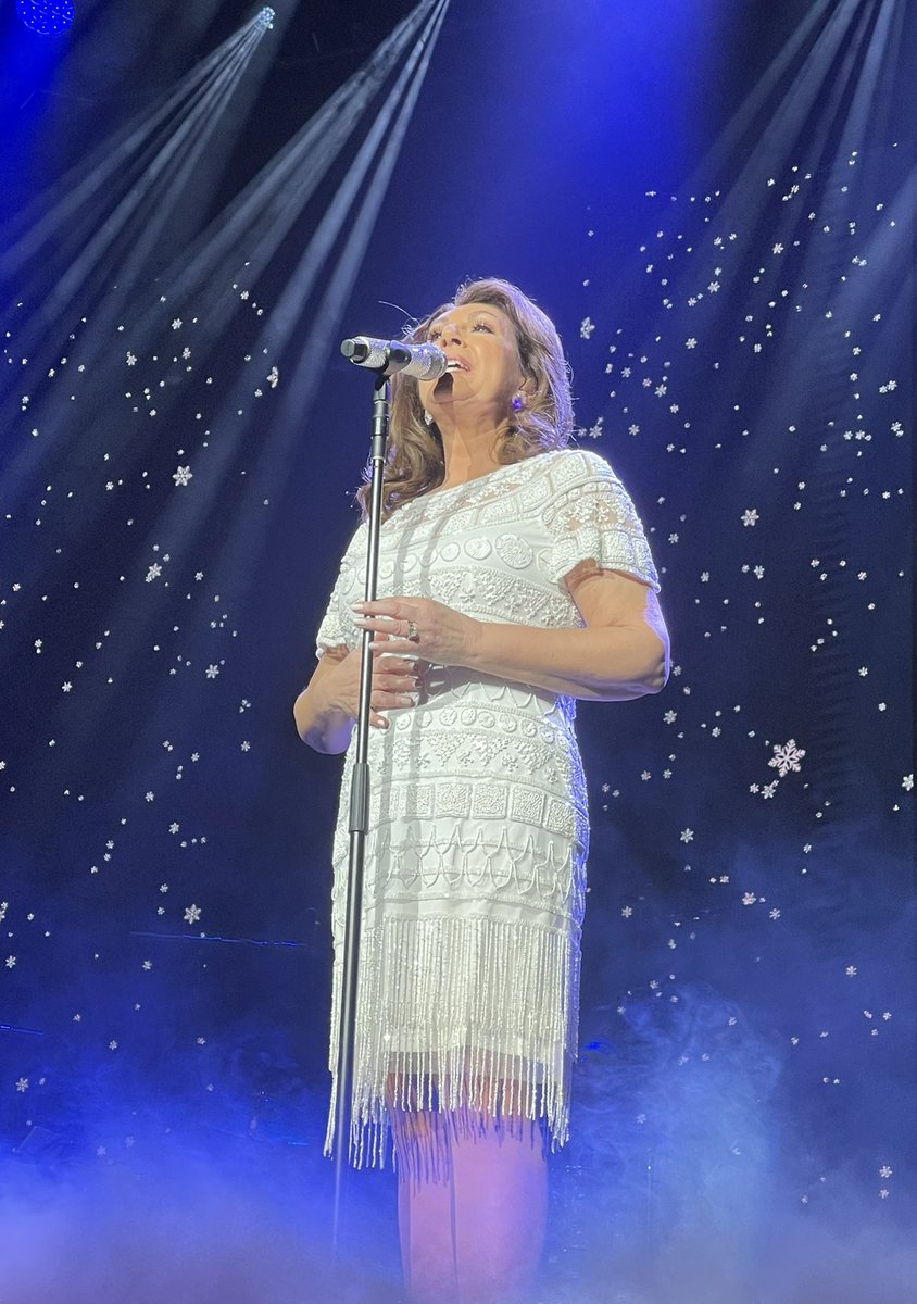 gemz1210's tweet photo. After weeks of wondering if we’d actually get here, I’ve had the most amazing night at @TheJaneMcDonald’s Christmas show at @fdarena with @ejaystorm! ❤️ It’s Christmas!! 🎄🎅🏻🎁🎉 https://t.co/G3rIyd9SWw