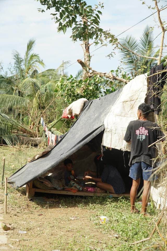 DaraWorld84's tweet image. Southern Negros

#SipalayNeedsHelp too

I wonder if people know what’s happening in this side of our country.. so I’m posting it here. 

-no electricity for 4 days now
-not enough water supply
- a lot lost their lives and some are still missing

THEY NEED HELP
photos: Sipalay LGU