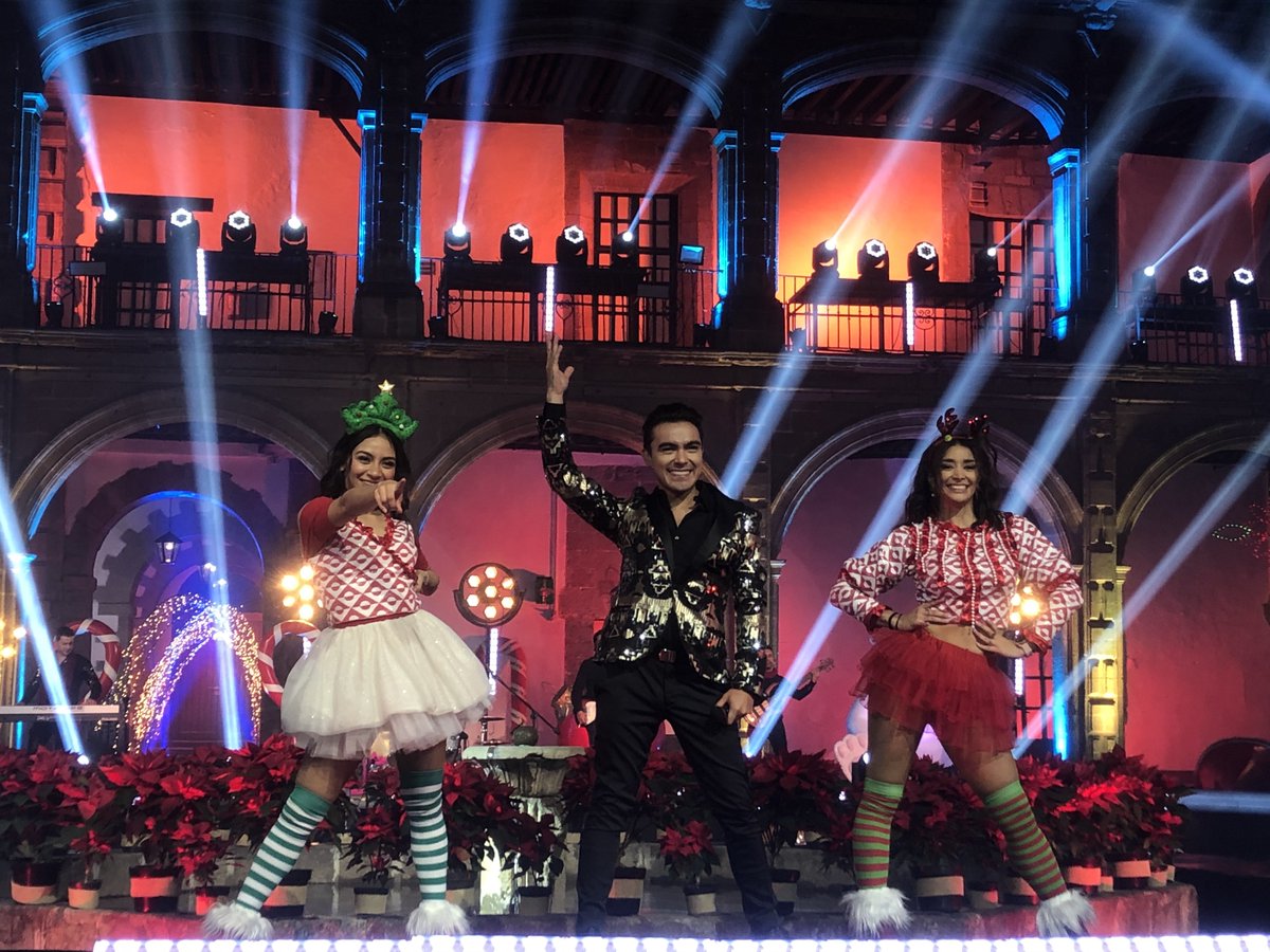 Con su gran voz  y estilo inigualable, <a href="/_DennisArana/">Dennis Arana</a> interpreta 'Rodolfo el Reno' para #NuestraNavidadAzteca. 
Sigue la transmisión de Azteca UNO: 👉🏼 bit.ly/NuestraNavidad…
