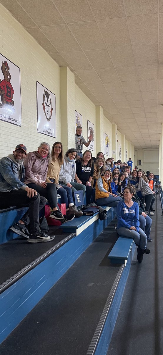 BrianRidener's tweet photo. 48 former teammates and parents came out to support @MaelynRidener and @SpaldingWBB and the win! https://t.co/OPh3DOzc4t