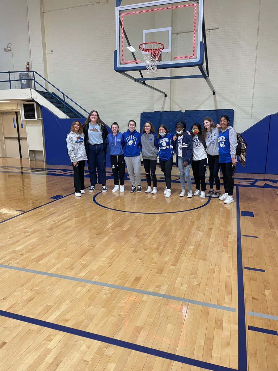 BrianRidener's tweet photo. 48 former teammates and parents came out to support @MaelynRidener and @SpaldingWBB and the win! https://t.co/OPh3DOzc4t