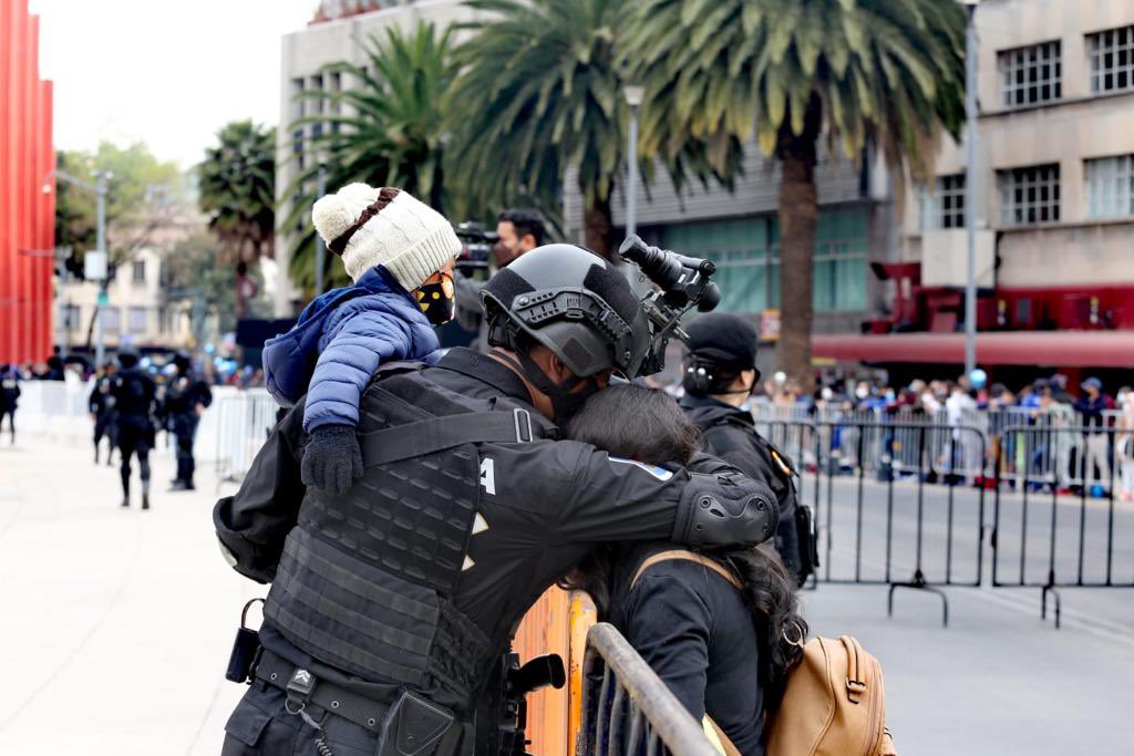 OHarfuch's tweet photo. Todos los días trabajaremos para que nuestra Ciudad de México tenga una mejor Policía, con integridad y mejores condiciones laborales  para personas realmente entregadas al mejor trabajo del mundo; servir a los demás! https://t.co/PsVAmLIqJ3