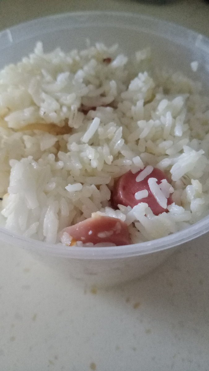 shazwana23's tweet photo. Hari ni masak nasi goreng. Ibu dapat makan satu suap je. Ya Allah. Kuatkan lah aku utk terima ujian mu. Kurang kan lah sakit ibu ku. https://t.co/2pN8POww9Z