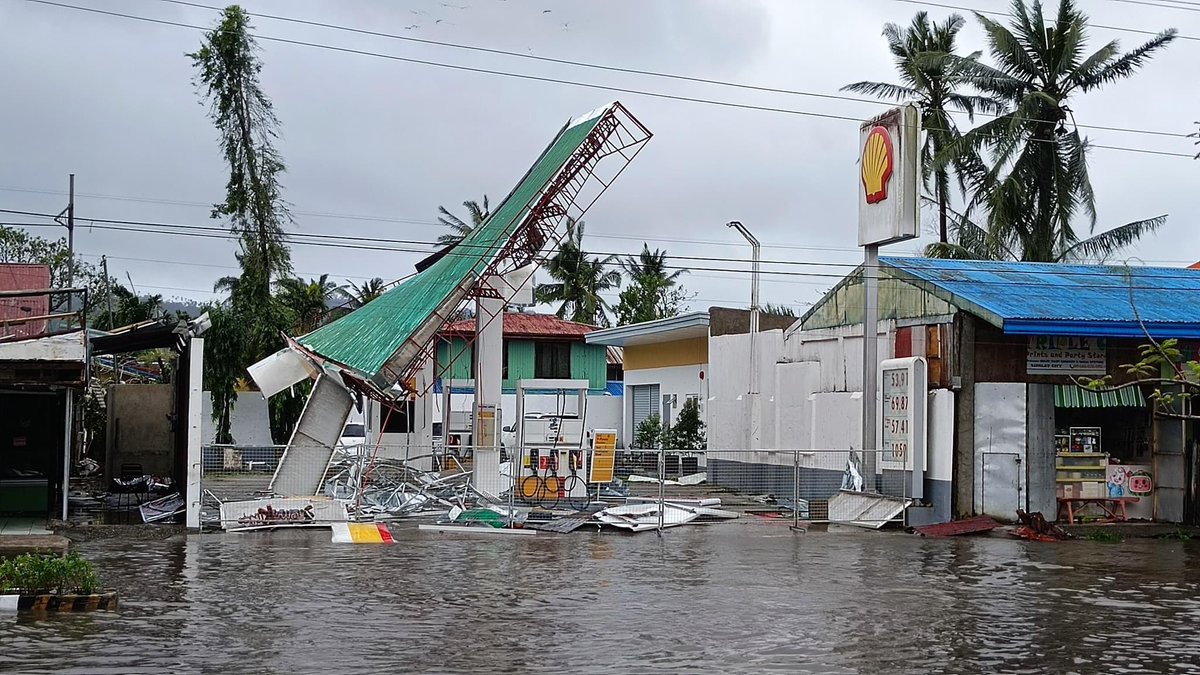 DaraWorld84's tweet image. Sipalay City is one of the most badly hit LGUs in Negros Occidental by Typhoon Odette. 
-NO Electricity 
-mobile signal is limited
-water lines are destroyed
-livestock and crops were severely affected
-barangay roads are mostly blocked.

#SipalayNeedsHelp TOO!