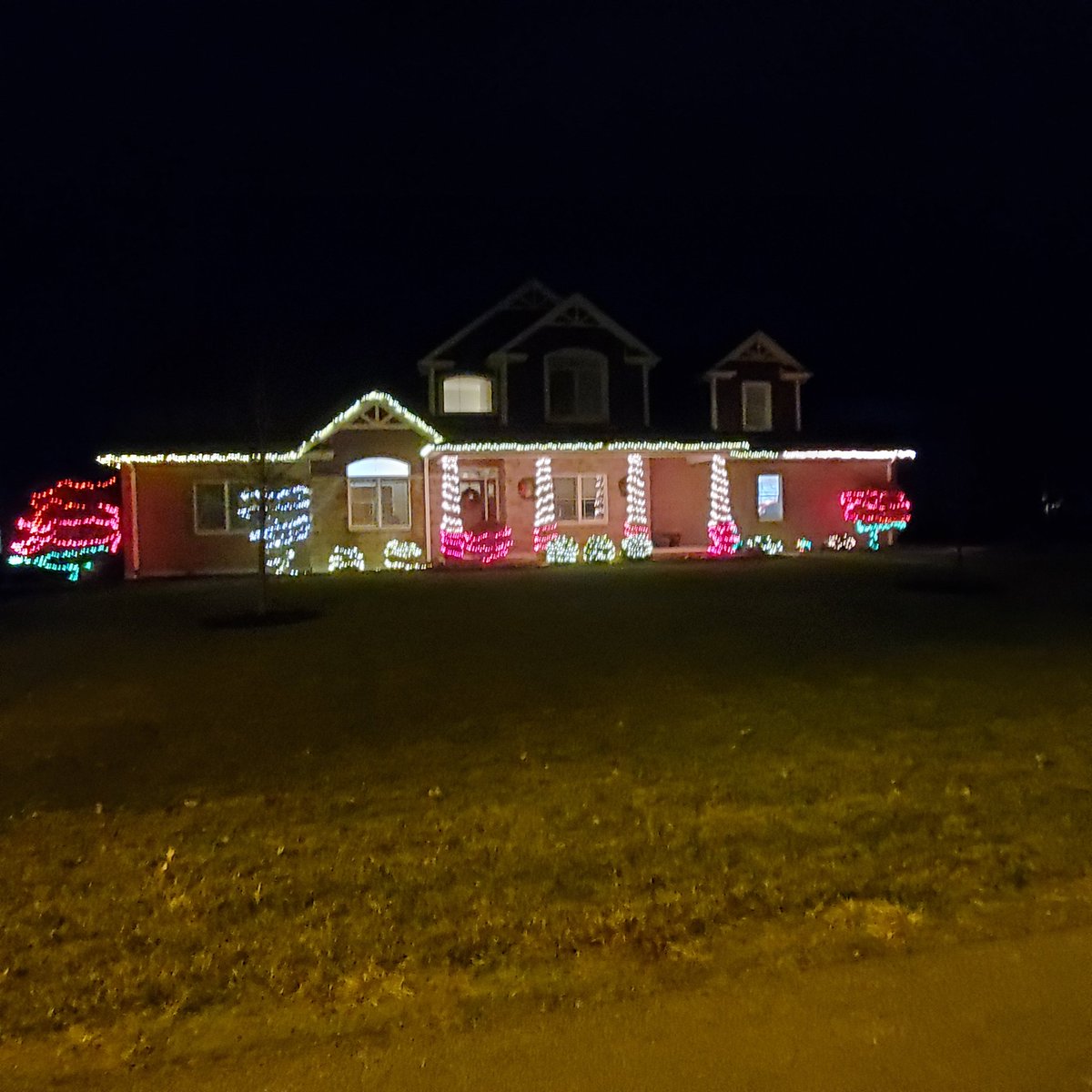 davekaup10's tweet photo. Congratulations to the 2021 Christmas light decorating contest,  the Mayor has made his decisions. 
1st Place 
Terry &amp; Mary Hummel on John st
2nd  
Marty &amp; Jaymi Stammen on Flaler rd 
3rd 
Mike and Cathy Laux on Washington st 
Merry Christmas everyone https://t.co/BGNwLxomVF