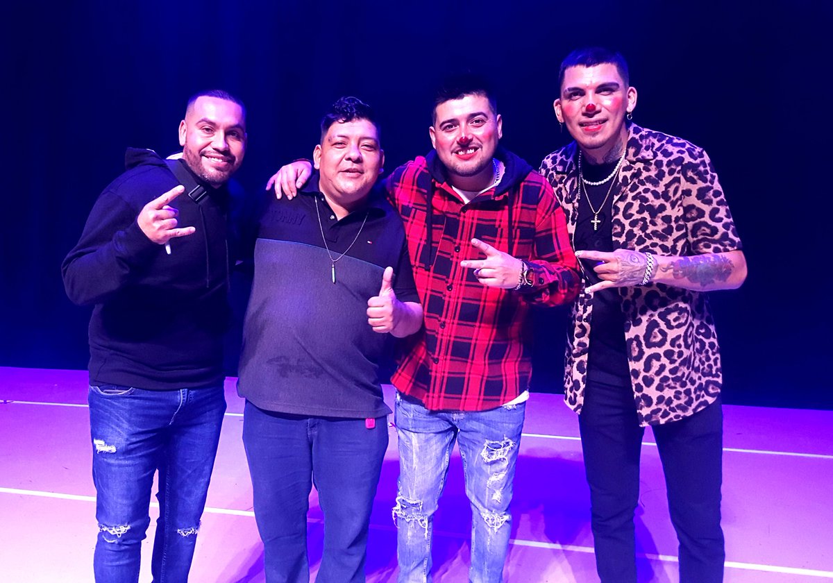 DBJ_Estrellas's tweet photo. Aquí una foto con mis compas @cevichurrosshow en el teatro de villavicencio en Culiacán Sinaloa https://t.co/z6IneNjBN2
