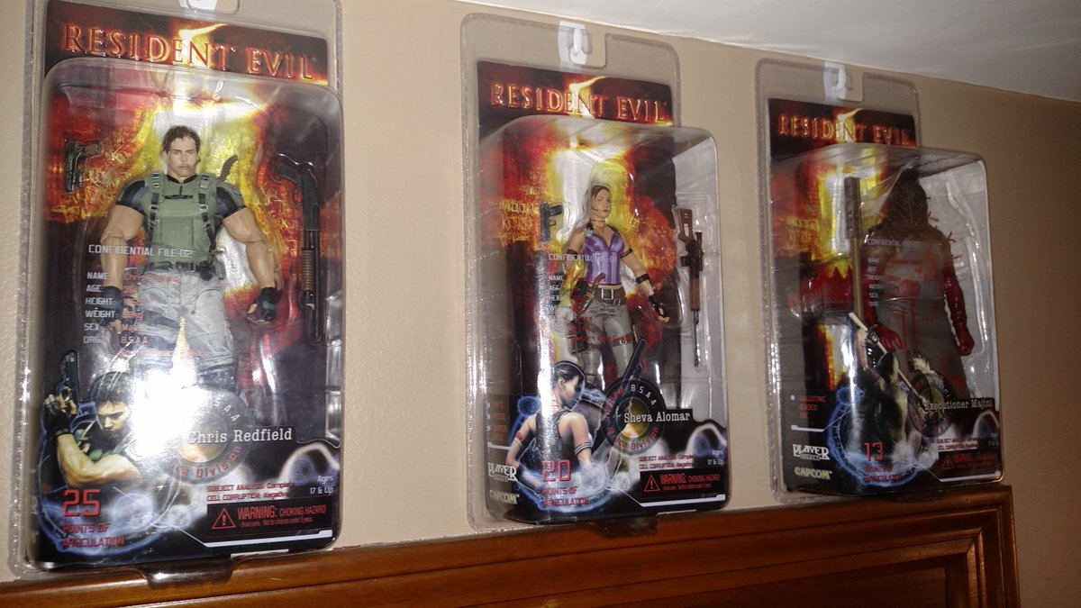 PURITALIANBLOOD's tweet photo. #NECA #ResidentEvil5 7" Figure Set #Biohazard5 #ChrisRedfield #ShevaAlomar #ExecutionerMajini #ResidentEvil #Biohazard #REBHFun #REBH25th https://t.co/JSXL2ChqBu