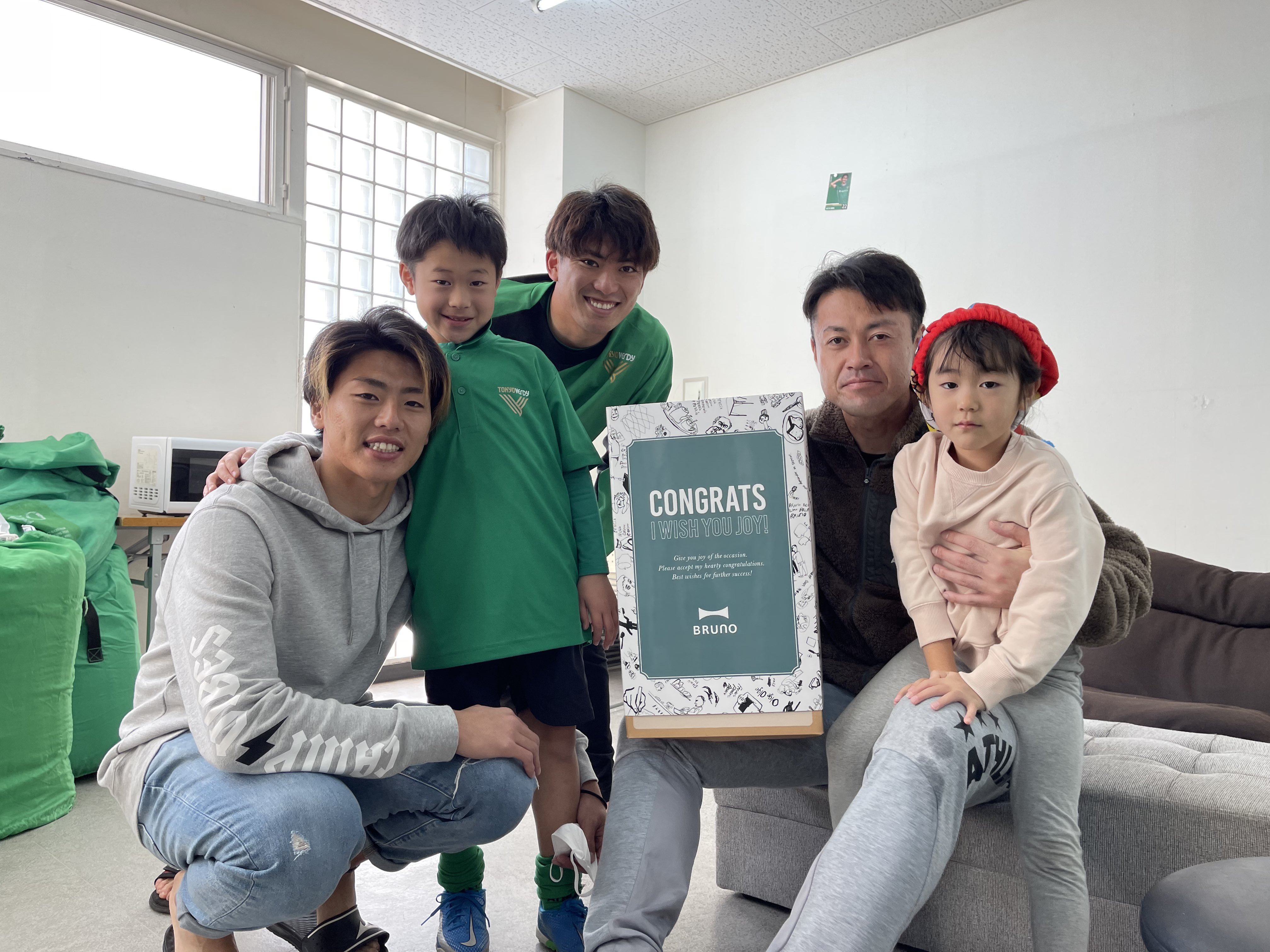 柴崎 貴広 祐弥と久弥が最終日にプレゼントくれたよ ありがとう 彼らには頑張ってほしいな 期待してます 東京ヴェルディ Verdy Gk 長沢祐弥 佐藤久弥 T Co Ain5l1hrc8 Twitter