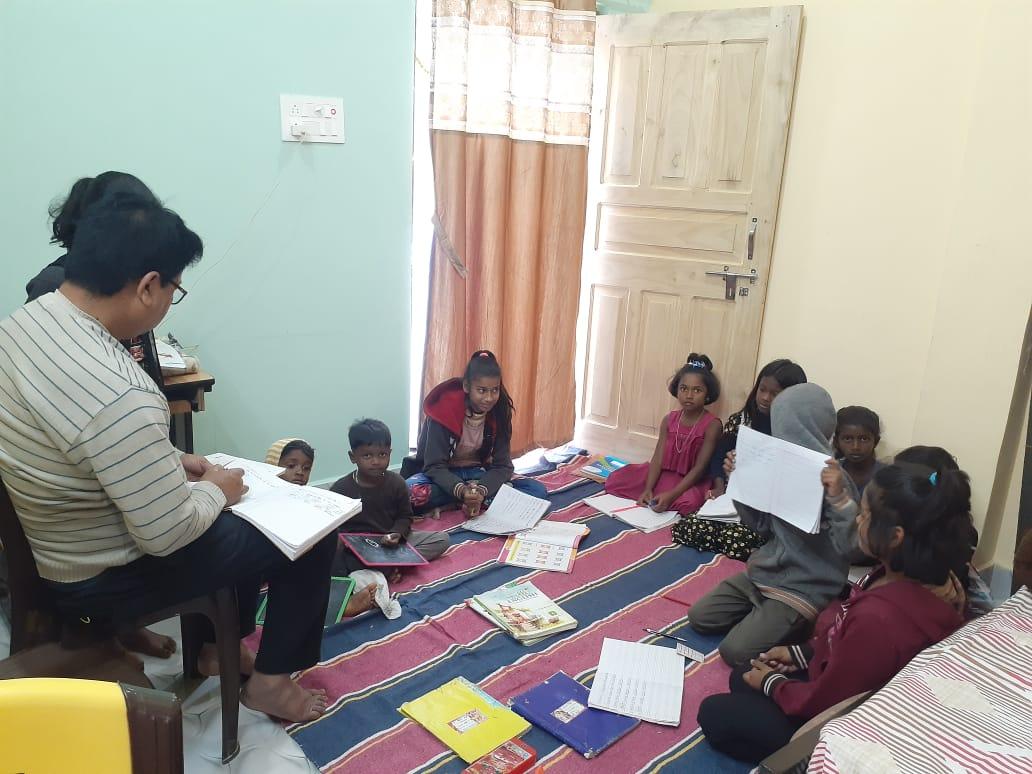 saathfndn's tweet photo. 4rth December 2021
#saathfoundation@Ranchi
Our regular free education class@Mrs Sunita singh, Ranchi.
#saathfoundation #FreeEducation #FreeEducationClass #helpinneed #helpinghands #helping https://t.co/hRbIOoErDS