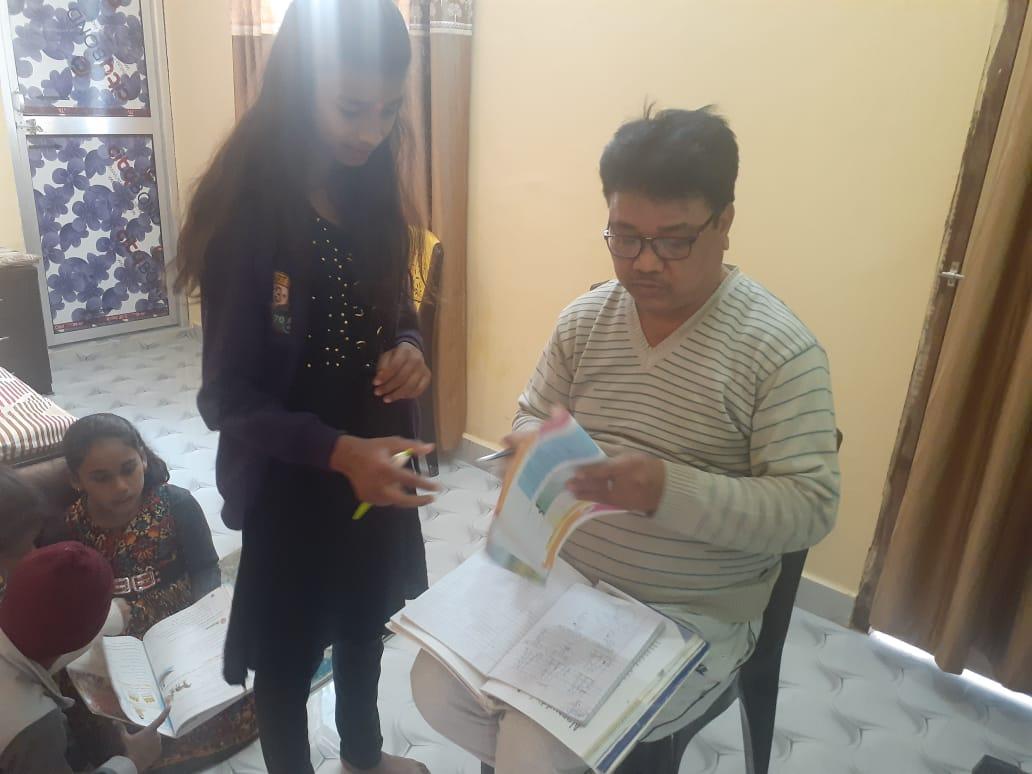 saathfndn's tweet photo. 6th December 2021
#saathfoundation@Ranchi@jaridih,phusro
Our regular free education class@Mrs Sunita singh@Sunil singh ji ,Ranchi🙏@Tulsi ji,jaridih 🙏
#saathfoundation #FreeEducation #FreeEducationClass #helpinneed #helpinghands #helping https://t.co/rWdfXBYuKq