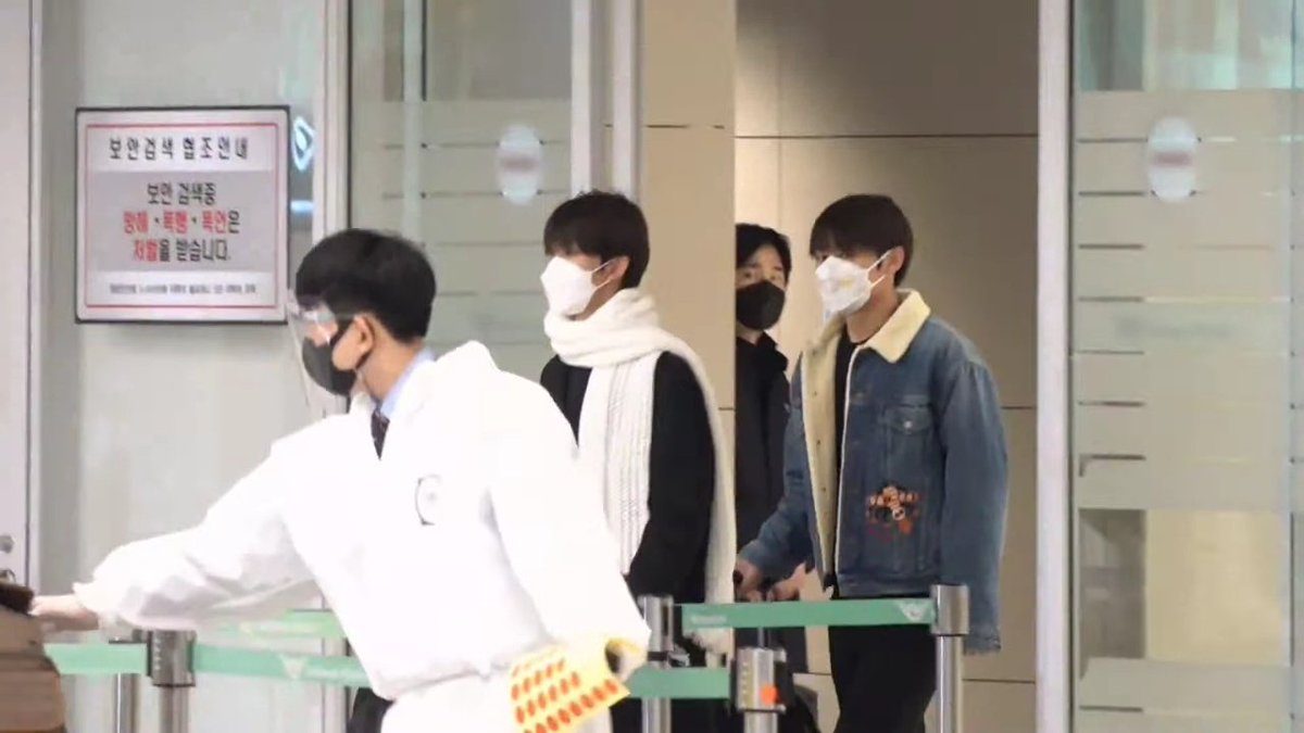 ethereal_svt's tweet photo. WELCOME BACK JUNHAO!!! we missed you guys sooooooo much 😭♡ @pledis_17 https://t.co/Y2MepQkn9m