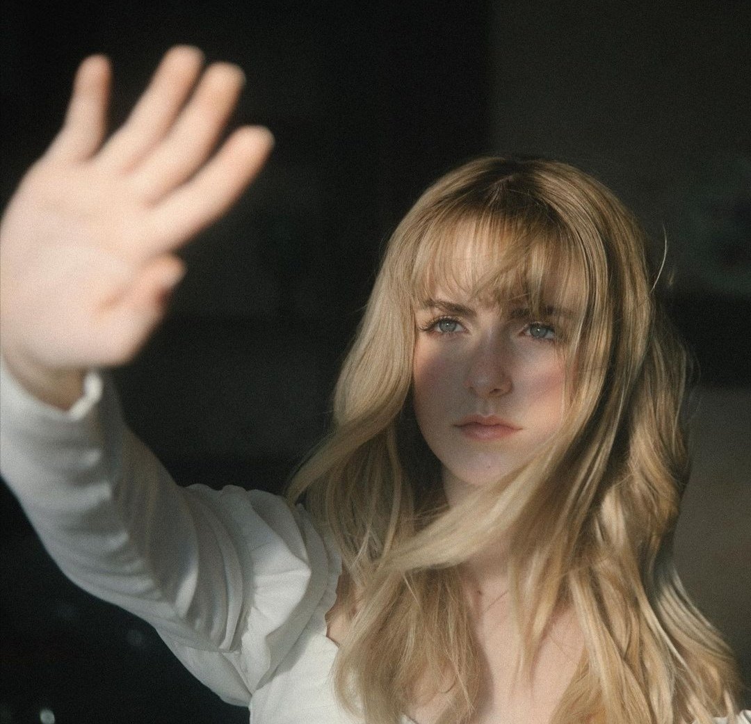 “𝐎𝐡 𝐝𝐞𝐚𝐫 𝐝𝐚𝐫𝐥𝐢𝐧𝐠 𝐝𝐨𝐞, 𝐰𝐡𝐚𝐭 𝐝𝐢𝐝 𝐭𝐡𝐞𝐲 𝐝𝐨 𝐭𝐨 𝐲𝐨𝐮?”

        Unable to recall the horrors of
         her reality. Secrets carved in 
            flesh. Early to mid teens.
                          -❈❈❈-

            18+ | Writer 21+| No Lewd