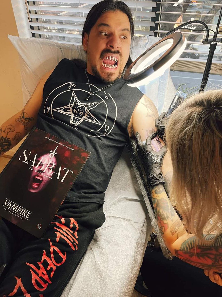 Our very own <a href="/KaylaInferno/">Kayla Inferno</a> and #AndySatan got matching #Vampirethemasquerade Ankh tattoos!