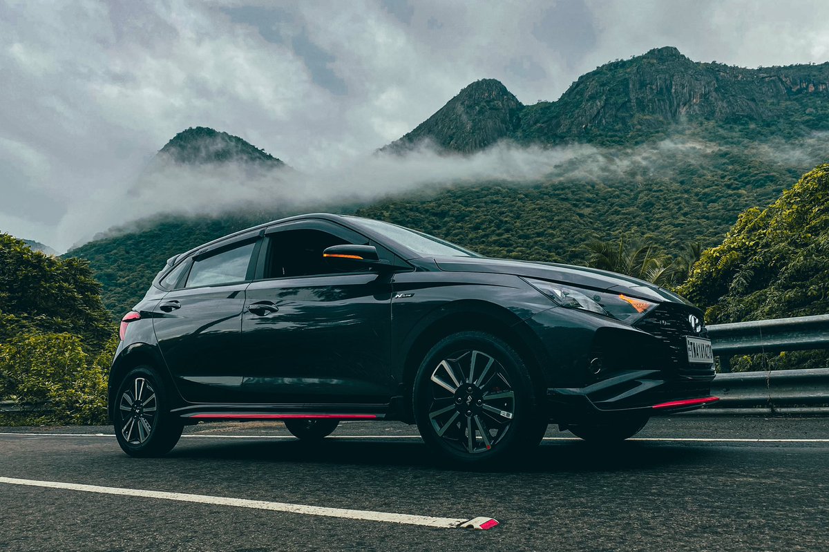 easswarkalyan's tweet photo. #Hothatch chilling under the #mountains .#easswarkalyan #youpic #Metaverse #HyundaiIndia #hyundaii20nline #hyundaii20 #WRC #udumalai #pollachi #CARvsBUF #carphoto #autocar #PowerDrive https://t.co/YeqUqukFzN