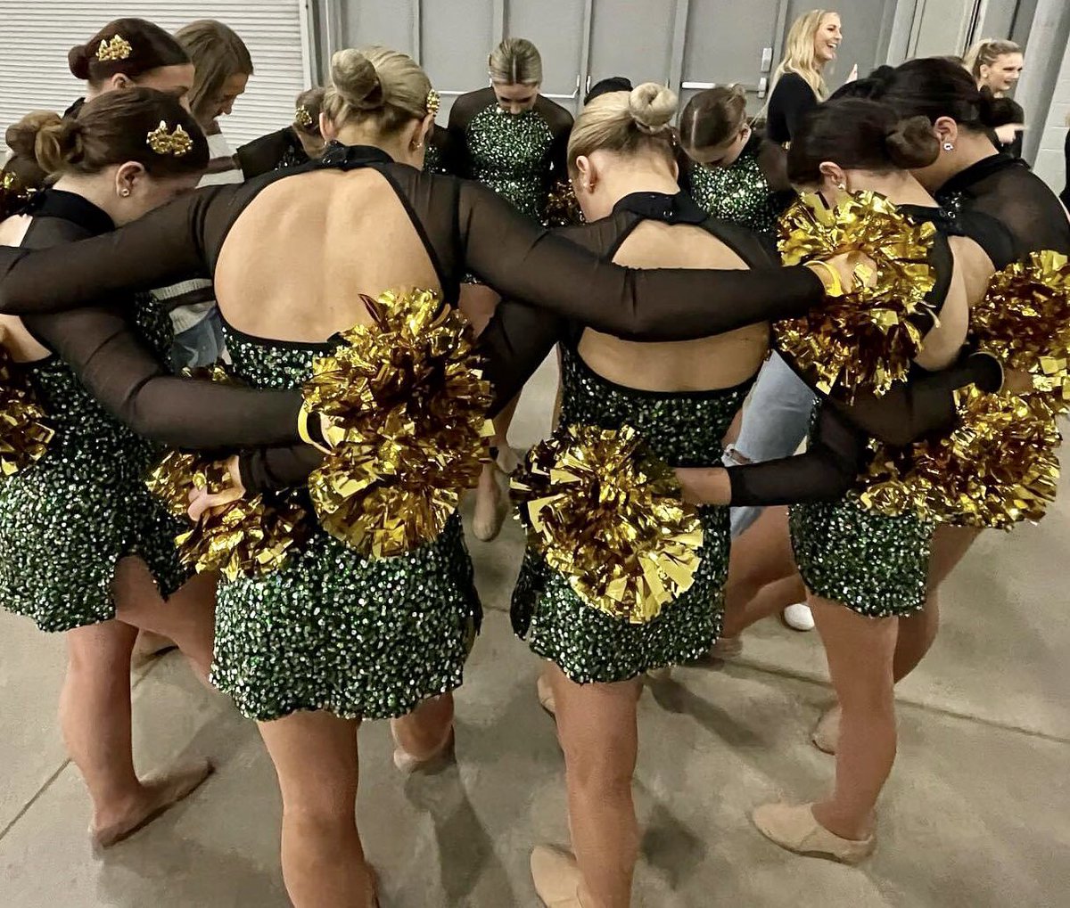 chickashapom's tweet photo. Very productive weekend in Tulsa at the OSDTDA State Competition!  Two state championships for Chickasha Pom!  CMS mix dance won 1st and CHS hip hop won 1st!  CMS team also won Academic State Champs!  MS had 4 girls and HS had 5 girls with a 4.0 GPA!  So proud of these ladies! https://t.co/Crd1CGJv3m