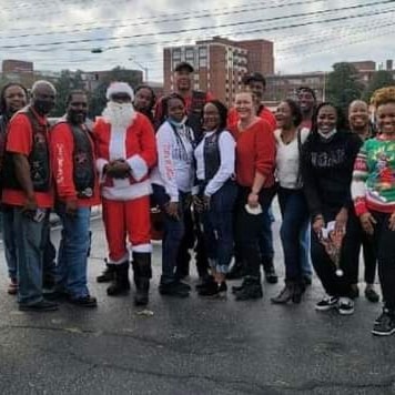 officialnosmsc's tweet photo. Fayetteville out there doing big things! S/O to them for giving back to their community with the Grinch! Great job guys, gotta love this time of the year 🎅👽🎄 #FAYETTEVILLECHAPTER #communityservice #numberonestunnas #stunnasgivingback #stunnas #grinch https://t.co/4dvrOZYNhs