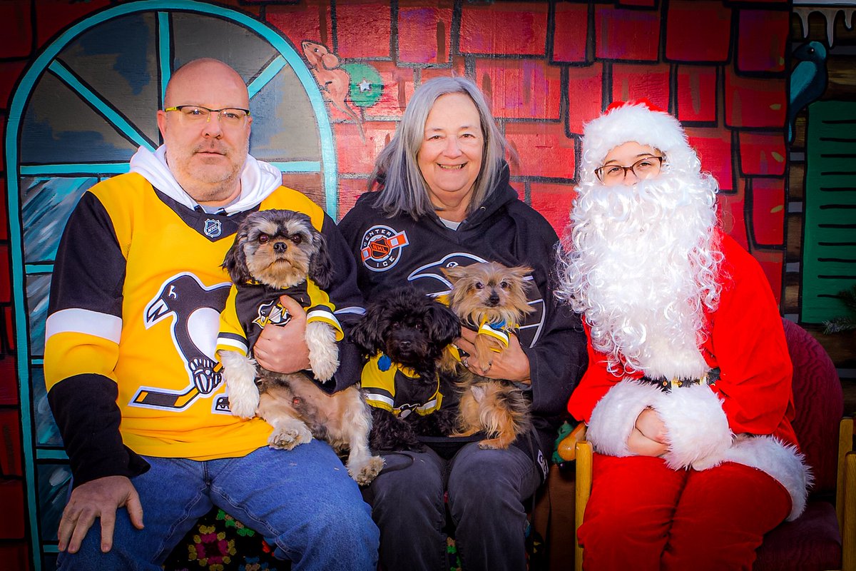 StevePopp1's tweet photo. @penguins Merry Christmas from Kansas! https://t.co/Kt5pSGiKYC