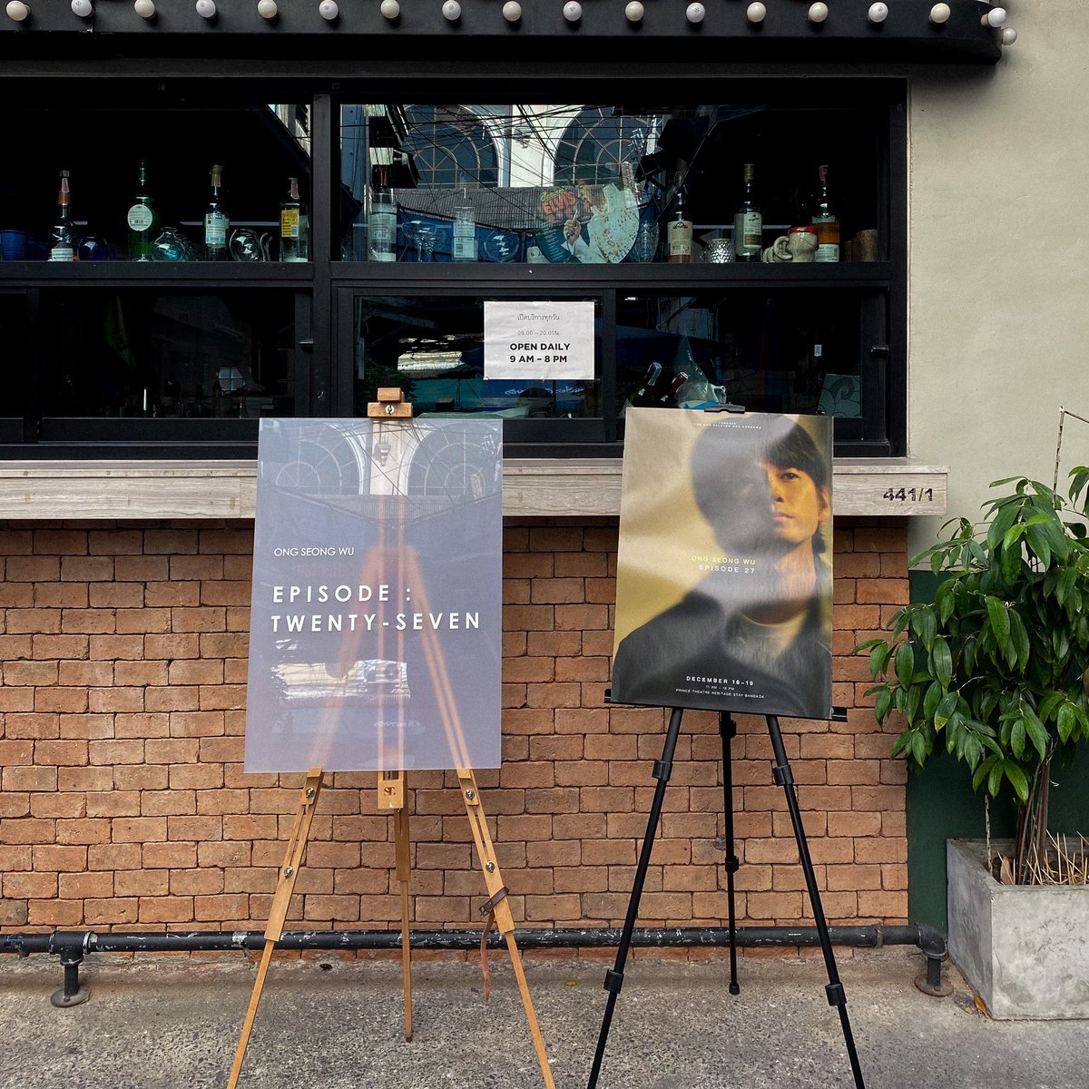 2Dbihyun_'s tweet photo. ขอบคุณที่จัดงานนี้ขึ้นมานะคะ งานดีมาก อย่างแรกเลยคือเลือกสถานที่ได้ดีมากค่ะ ชอบกลิ่นอายความคลาสสิคนี้ บรรยากาศงานก็อบอุ่นไปด้วยรอยยิ้มของ(รูป)ซองอูและวีโรทุกคนที่มาร่วมงาน น่ารักที่สุดเลย ทีมงานใส่ใจทุกรายละเอียดของงานจริงๆ เป็นสุดสัปดาห์ที่ฮีลใจเรามากเลย คิดถึงซองอู 🤎 #OSW_EP27 https://t.co/yegURc0n5Y