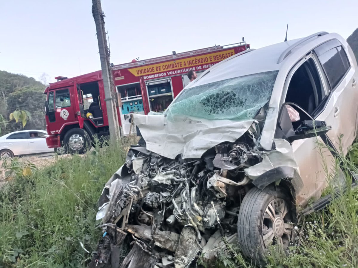 vale_regional's tweet photo. O motorista do carro com placas de Ibirama, um  masculino de 46 anos, teve politraumatismo e foi encaminhado ao hospital de Ibirama com ferimentos graves, passou por cirurgia e agora está internado na UTI.

https://t.co/5qLKQgMrgL https://t.co/a3RnscQD8U