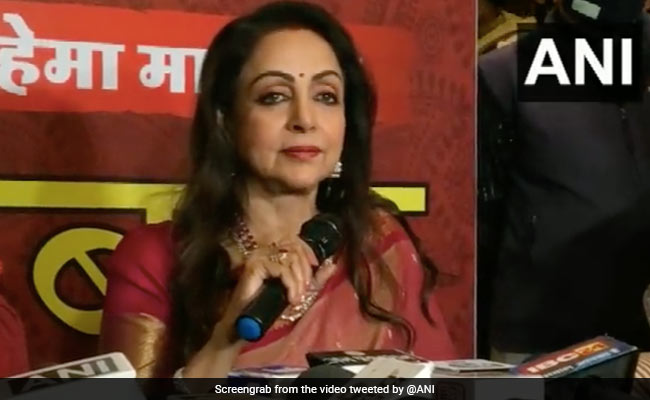 ndtv's tweet photo. After Ayodhya, Kashi, Mathura Will Hopefully Get Grand Temple: BJP MP Hema Malini
https://t.co/ewXjNtraxy https://t.co/Y3752oYJKy