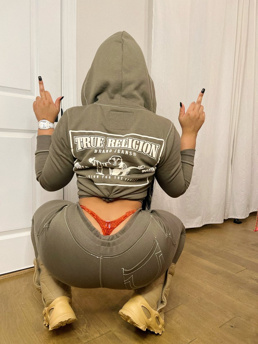 LightSkinKeisha's tweet photo. BIG BRU ! 😛🖕🏽😛 https://t.co/e2ewIzFQjy