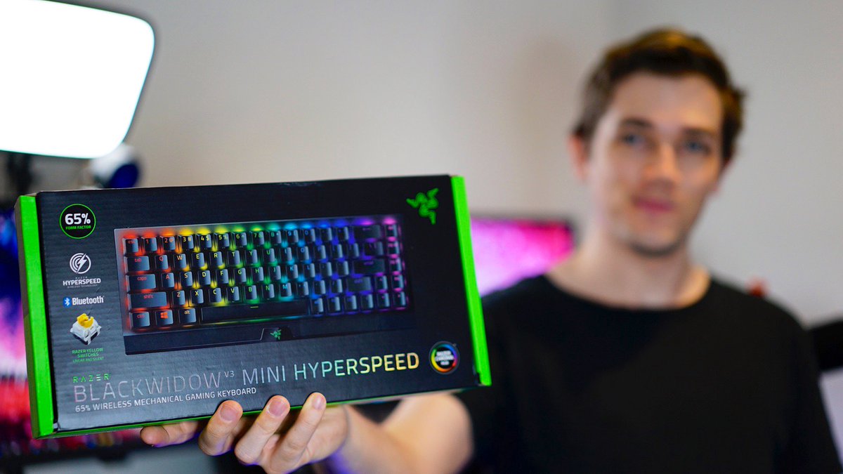 HolmesInFive's tweet photo. Thanks to @RazerANZ I’m running a Christmas giveaway for the Blackwidow V3 Mini HS keyboard! 🎄

Drop a follow, like and retweet to enter. Winner will be drawn on Christmas Day! 😁 (ANZ residents only) https://t.co/ySkFIlfsk1
