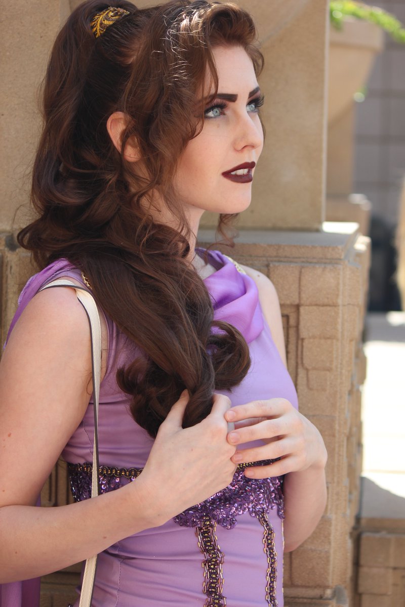 princessbilbo's tweet image. Is it weird that I wanna pick up photography again? It's been a VERY long time.

(Sadly I don't remember who the cosplayers are in the first photo)