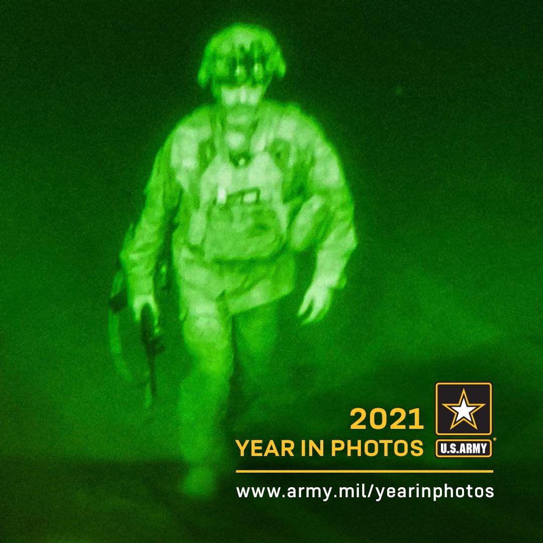 Whether at home or abroad, our #USArmy #photographers have captured many amazing images in #2021. 

Check out our #YearinPhotos site to see more ▶️ go.usa.gov/xeMxr