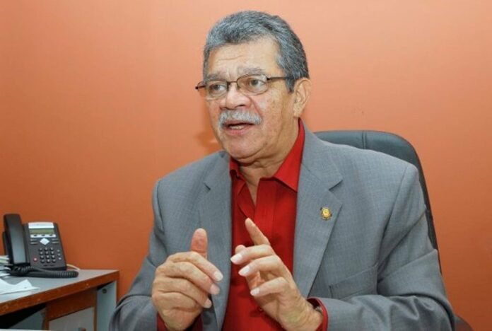 PDirectorio's tweet photo. El equipo @PDirectorio se une al profundo pesar por el fallecimiento del Prof. EARLE HERRERA. Paz a sus restos. https://t.co/5fZf9u0AJD