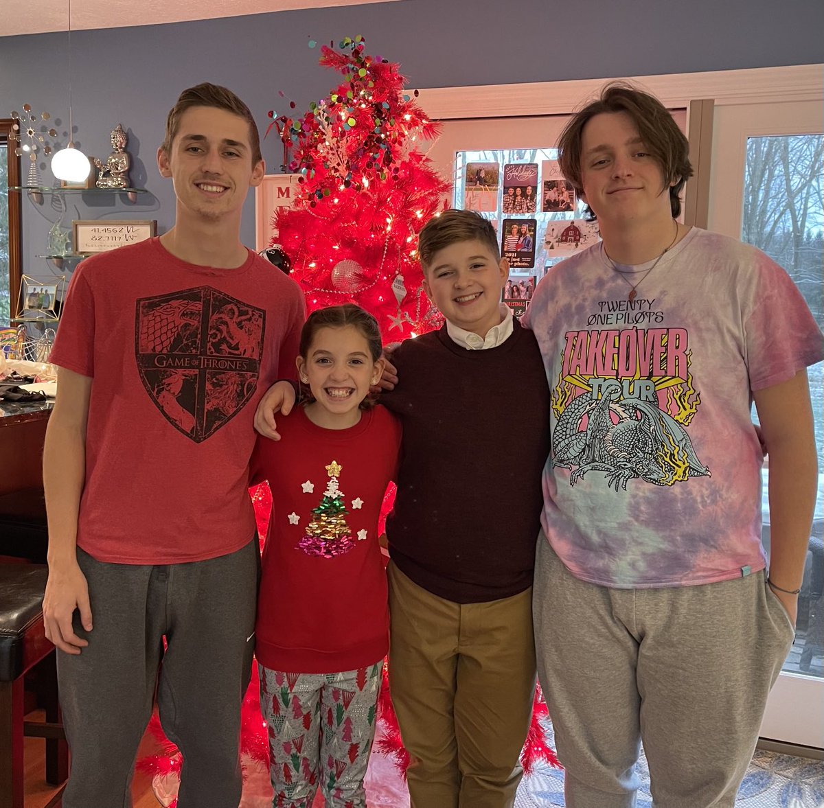 jengreulich's tweet photo. #gingerbreadhousedecorating #cousinlove https://t.co/XOnVr9Tkvl