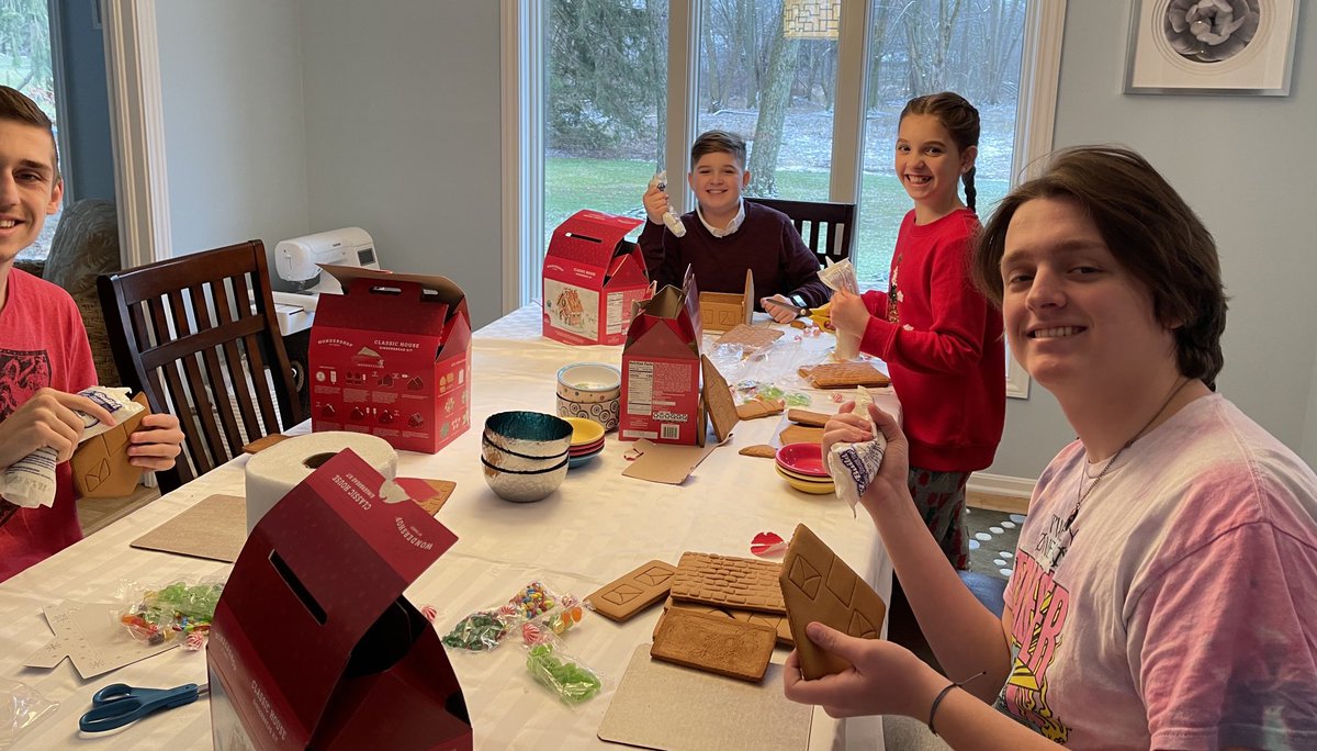 jengreulich's tweet photo. #gingerbreadhousedecorating #cousinlove https://t.co/XOnVr9Tkvl