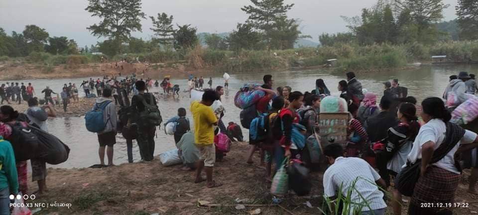 katycho22222's tweet photo. #MyanmarMilitaryTerrorists intentionally attacked IDP camps and the innocent people were forced to left again.

#Dec20Coup 
#HelpMyanmarIDPs 
#WhatsHappeningInMyanmar https://t.co/swSUJ0eQaw