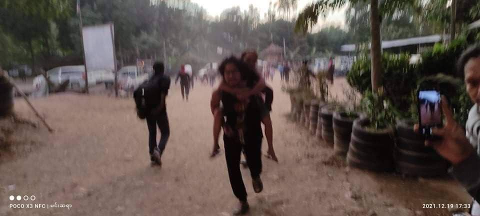 katycho22222's tweet photo. #MyanmarMilitaryTerrorists intentionally attacked IDP camps and the innocent people were forced to left again.

#Dec20Coup 
#HelpMyanmarIDPs 
#WhatsHappeningInMyanmar https://t.co/swSUJ0eQaw