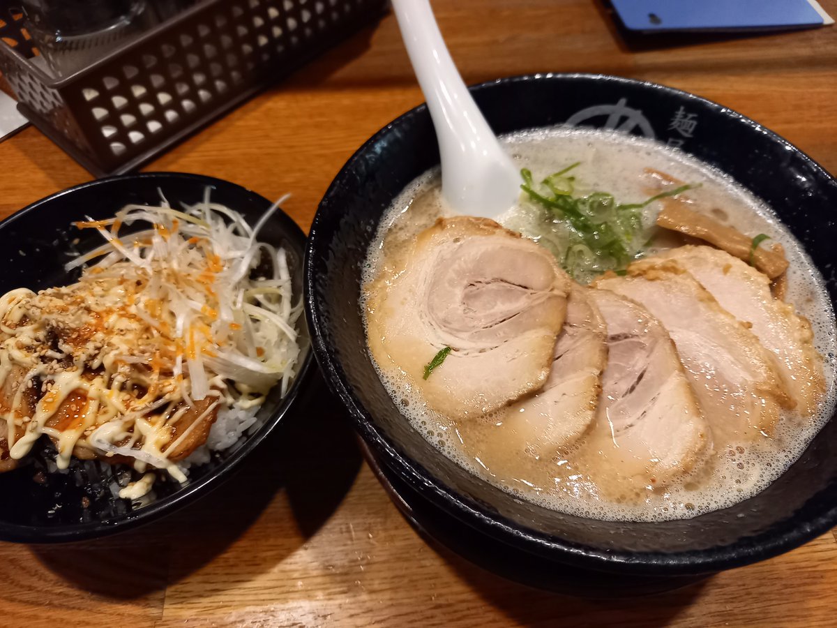 tryangle_blog's tweet photo. 連日麺をSUSURU！！寒い季節には温かい食べ物を！ラーメン旅！(最終日は蕎麦を頂きました！(^^;)

『SUSURUさんお借りいたしましたm(_ _)m』

#バイク #バイクに乗ろう #ツーリング
#キャンプ #ラーメン #蕎麦
#池めん #めん虎 #麺屋燕 #ゆで太郎
#ラーメン部
#朝飯部
#温泉部 https://t.co/sdh6NewJfe