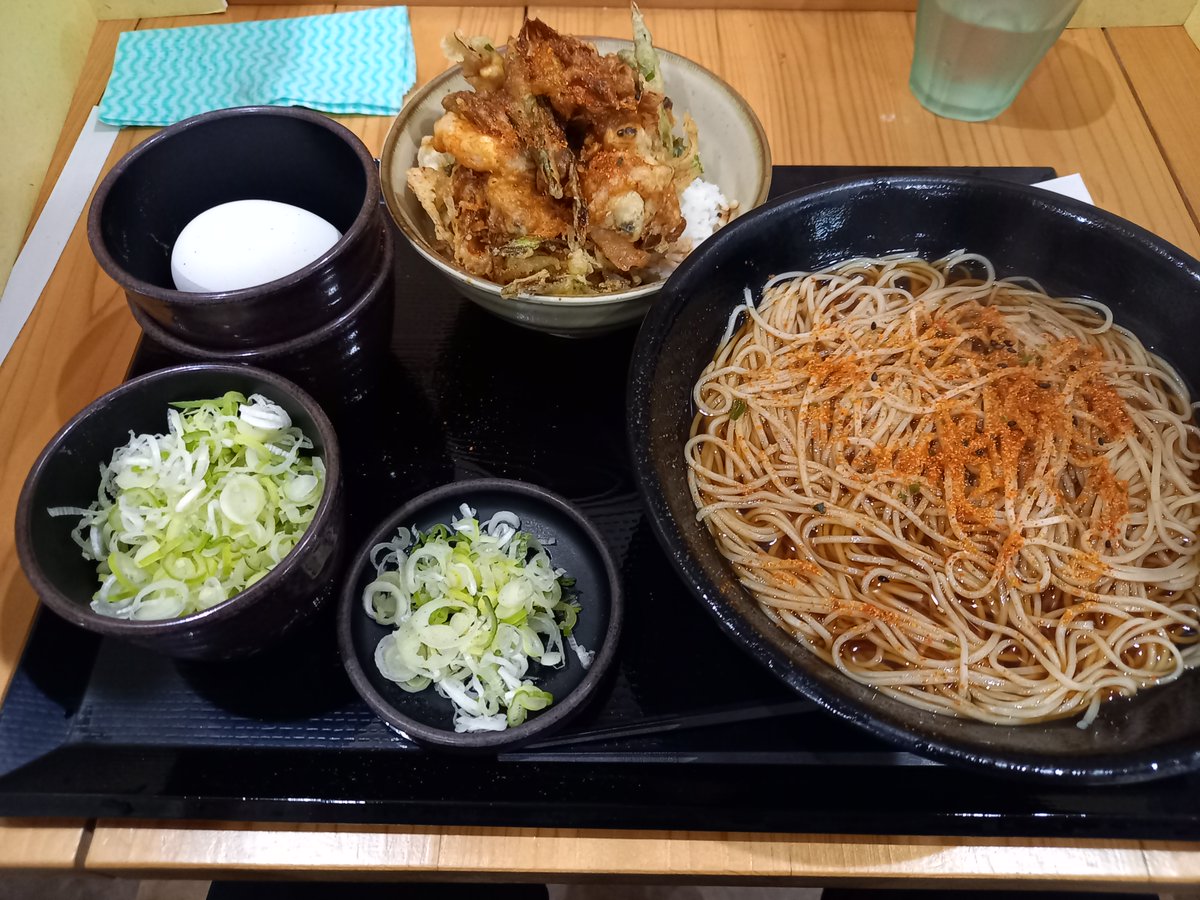 tryangle_blog's tweet photo. 連日麺をSUSURU！！寒い季節には温かい食べ物を！ラーメン旅！(最終日は蕎麦を頂きました！(^^;)

『SUSURUさんお借りいたしましたm(_ _)m』

#バイク #バイクに乗ろう #ツーリング
#キャンプ #ラーメン #蕎麦
#池めん #めん虎 #麺屋燕 #ゆで太郎
#ラーメン部
#朝飯部
#温泉部 https://t.co/sdh6NewJfe