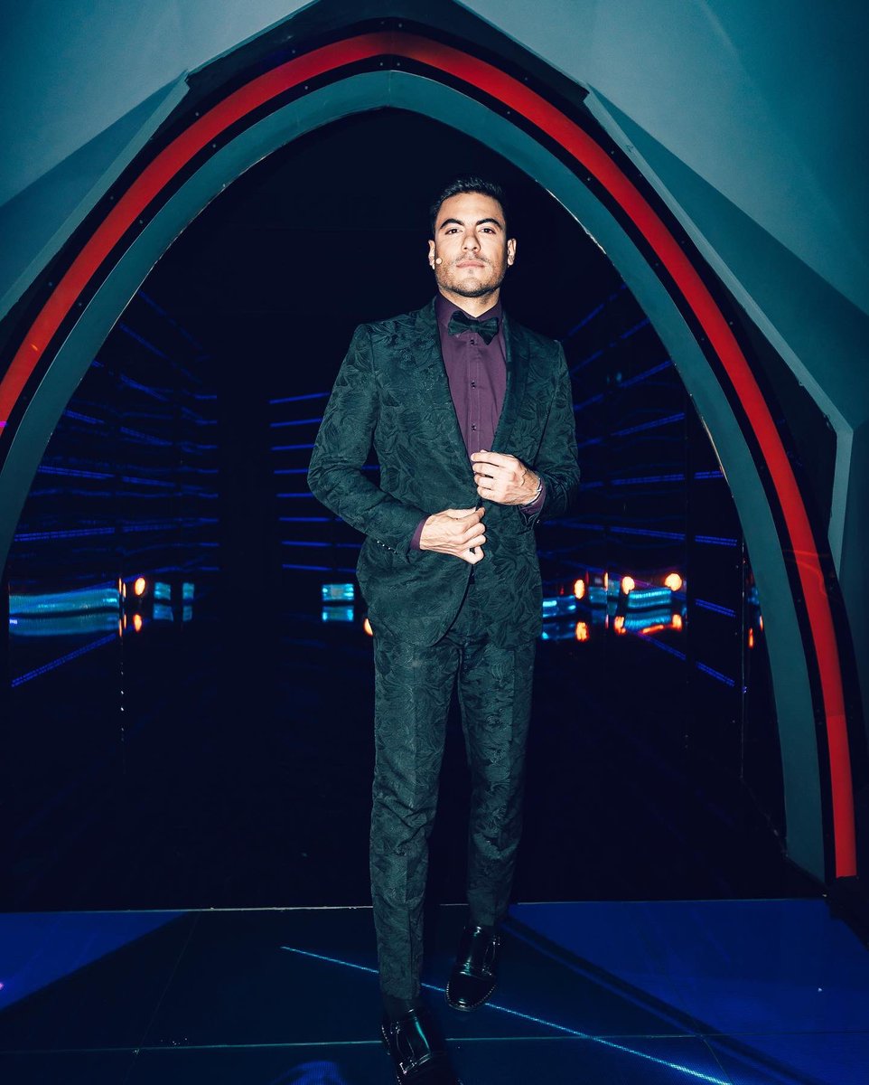 _CarlosRivera's tweet photo. Que elegancia la de Huamantla… 😎 Arranca la Gran Final de @quieneslamascara ¿Ya la están viendo? #FinalLaMáscara https://t.co/qcvvv6vCuS