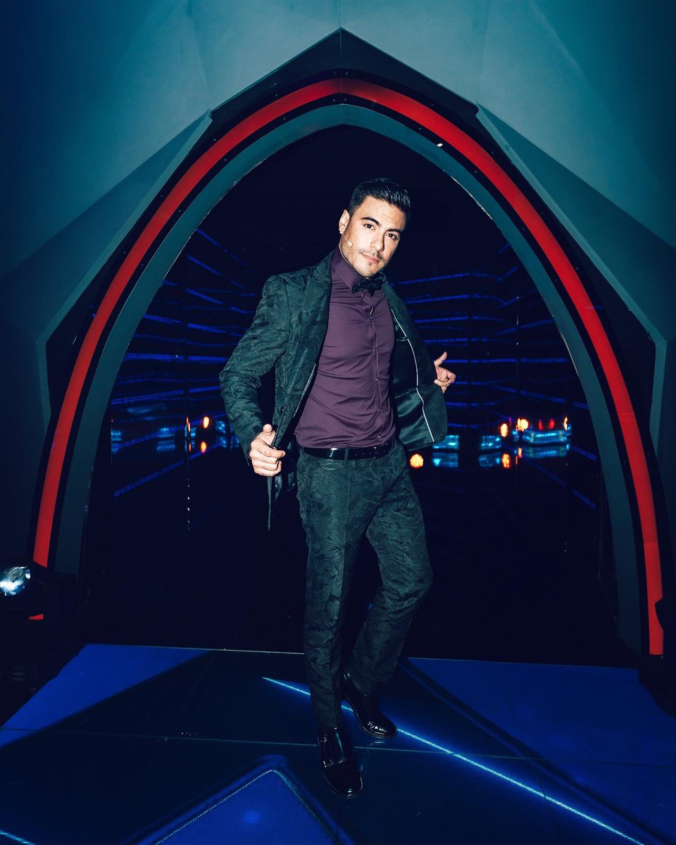 _CarlosRivera's tweet photo. Que elegancia la de Huamantla… 😎 Arranca la Gran Final de @quieneslamascara ¿Ya la están viendo? #FinalLaMáscara https://t.co/qcvvv6vCuS