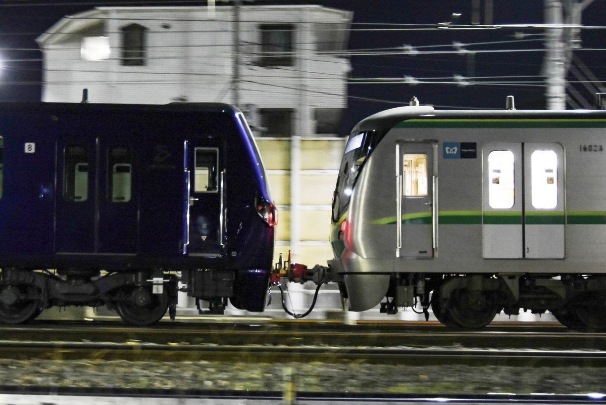 Bonchitetsu's tweet photo. 12月20日 月曜日 (19日終車後)

東京メトロ16128F+相鉄21101F

16000系と21000系の連結が
見られてとてもよかったです。 https://t.co/4KCESzT9B6